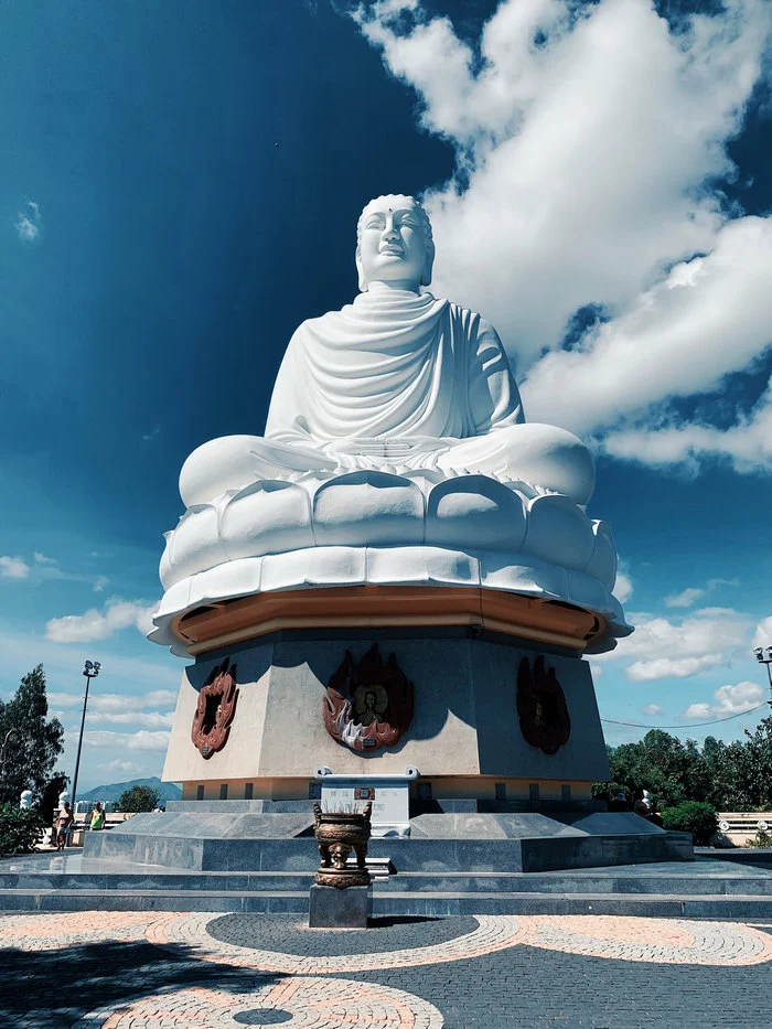 롱손사(Long Son Pagoda)에 있는 베트남 최대 규모의 야외 불상 (사진출처:수집)