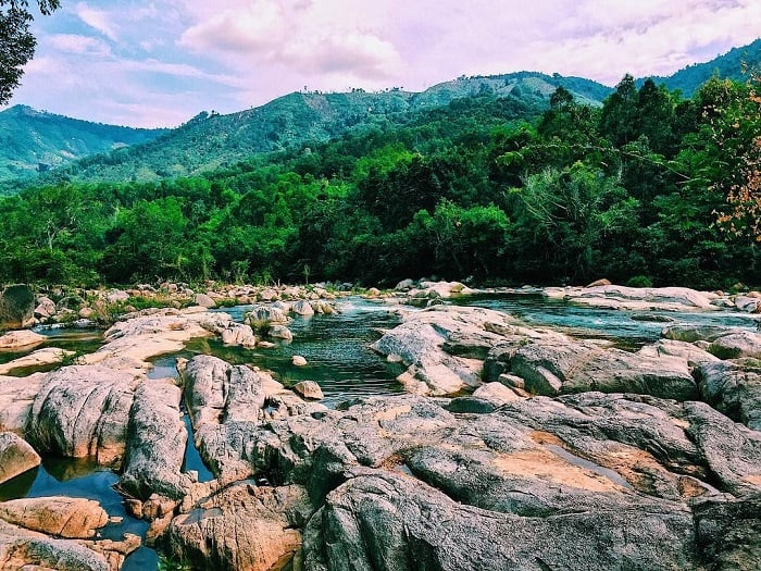 Suoi Nguon Nha Trang 관광지의 시원한 녹색 자연 (사진 : 수집)