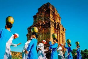 포나가르 할머니탑 축제는 전통 문화의 가치가 매우 높다 (사진: 수집)